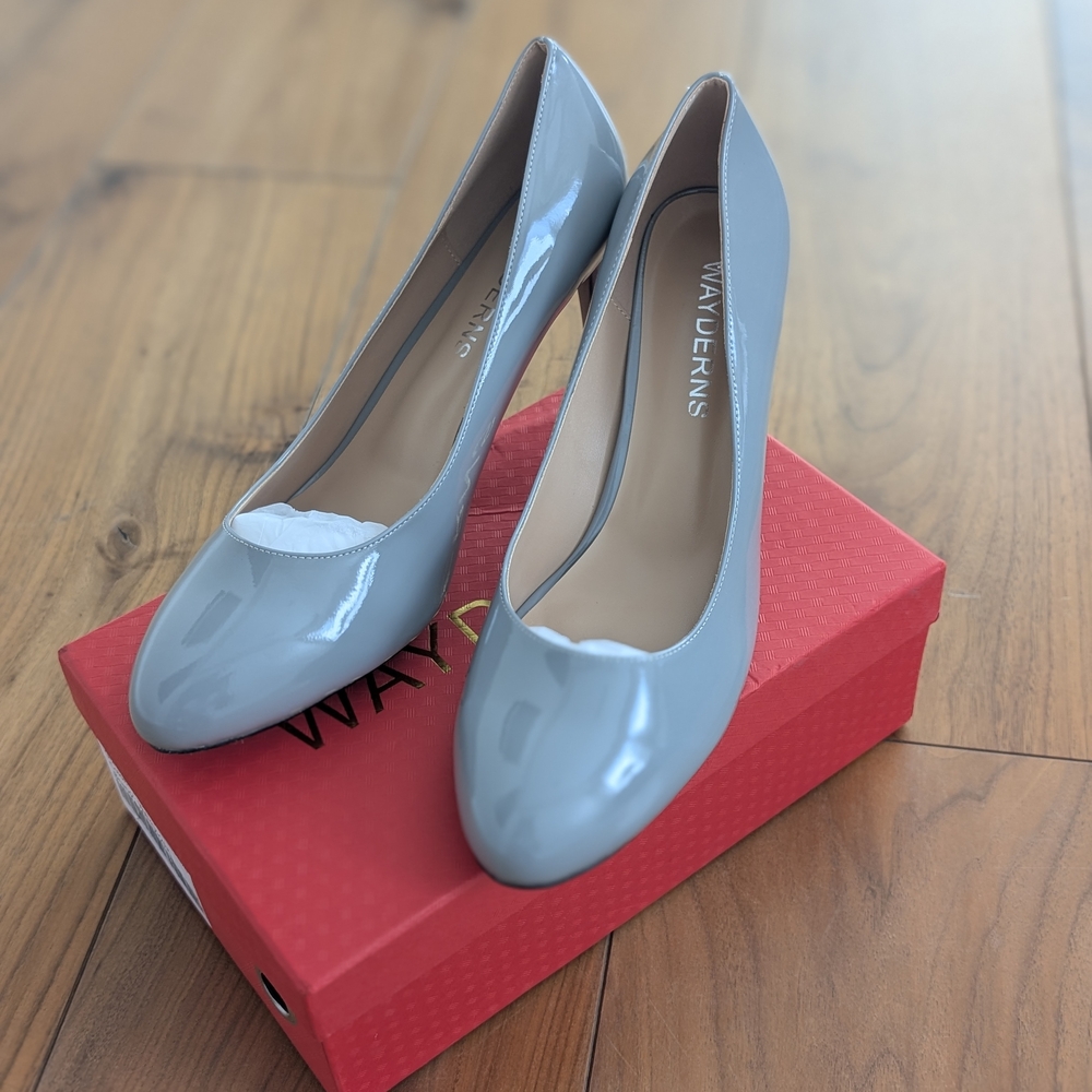 Gray Patent Leather Pumps - Picture 4 of 4